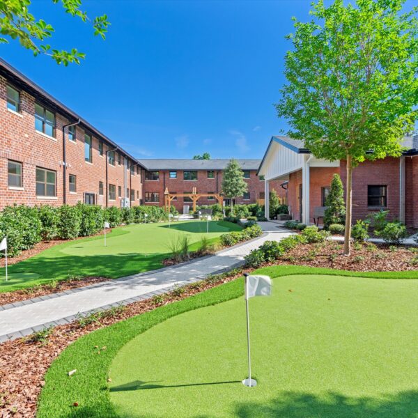 041-fenced-community-courtyard-springfield Fully fenced and landscaped secure urban courtyard inside a historic apartment complex.