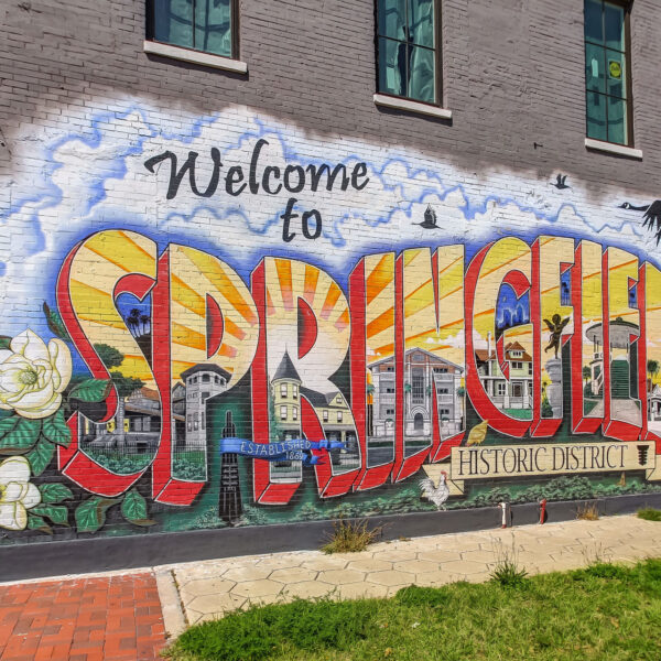 18-classic-colonial-historic-springfield-district-mural Painted Welcome to Springfield Historic District mural on a brick wall in the neighborhood